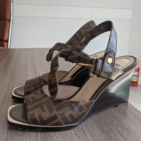 Fendi Sandals - Picture 2 of 11